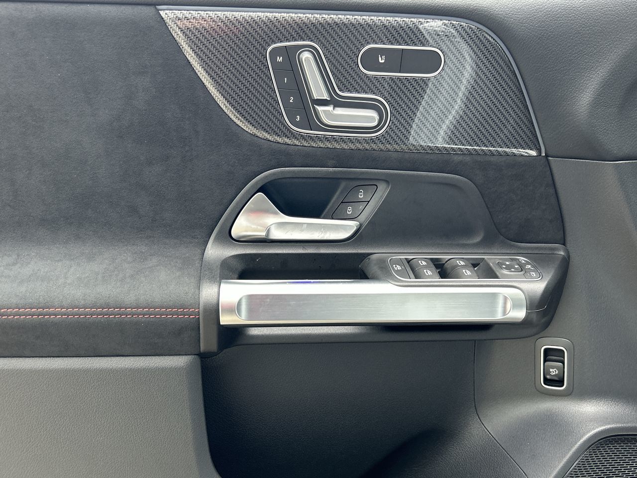 2025 Mercedes-Benz GLB in Vancouver, British Columbia