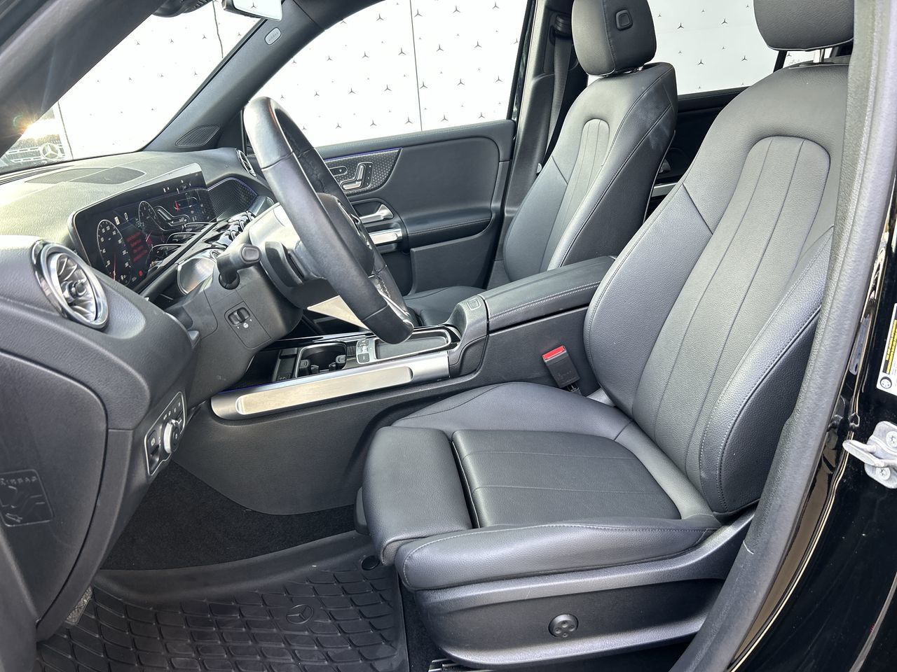 2025 Mercedes-Benz GLB250