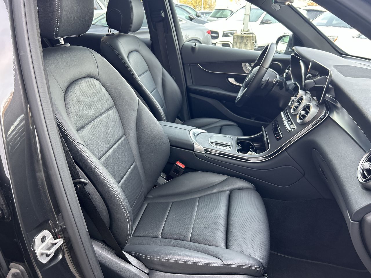 2021 Mercedes-Benz GLC300