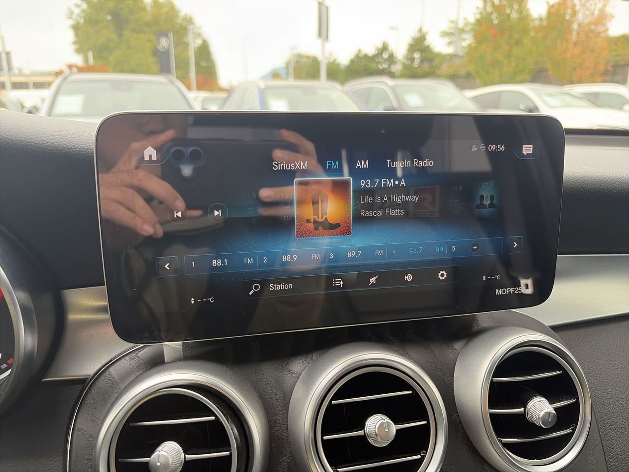 2021  GLC300