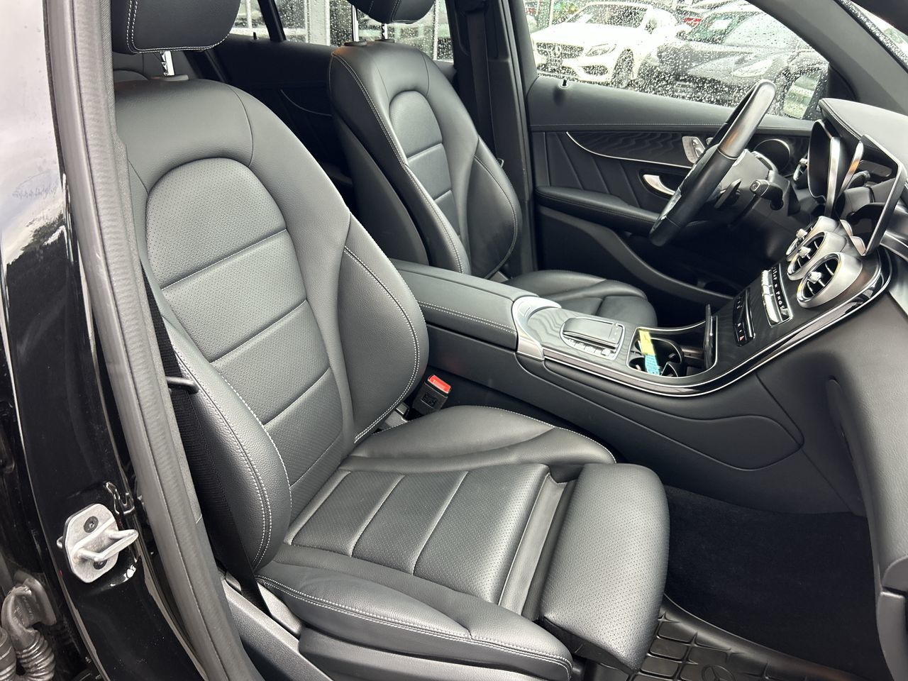 Mercedes-Benz GLC300  2022 à Vancouver, Colombie-Britannique