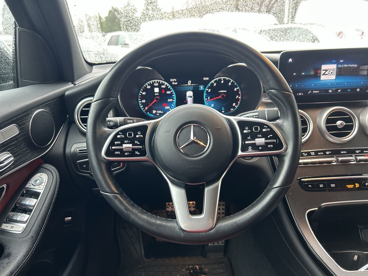 2022  GLC300