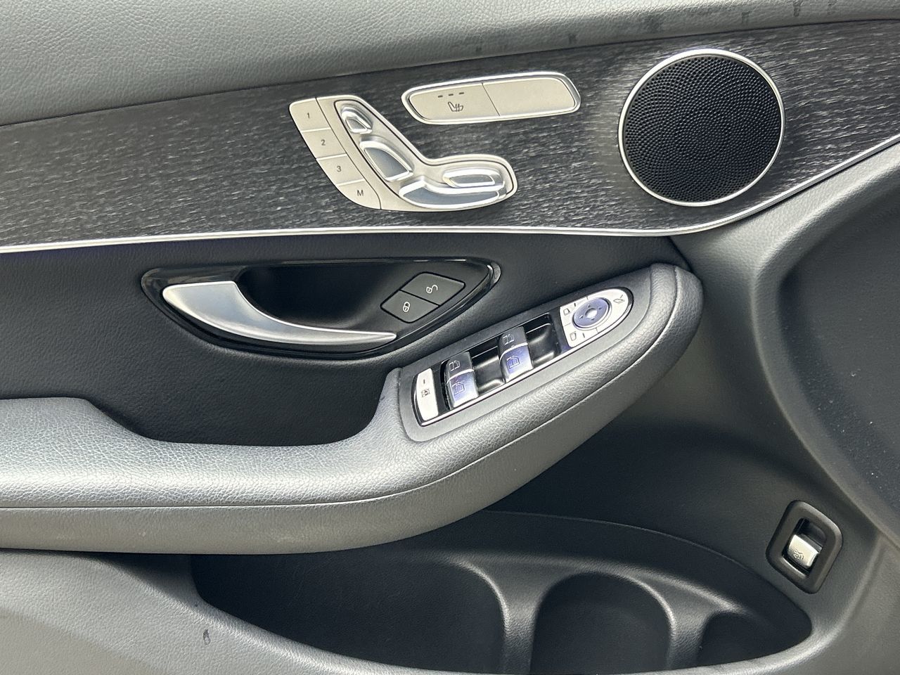 2022  GLC300