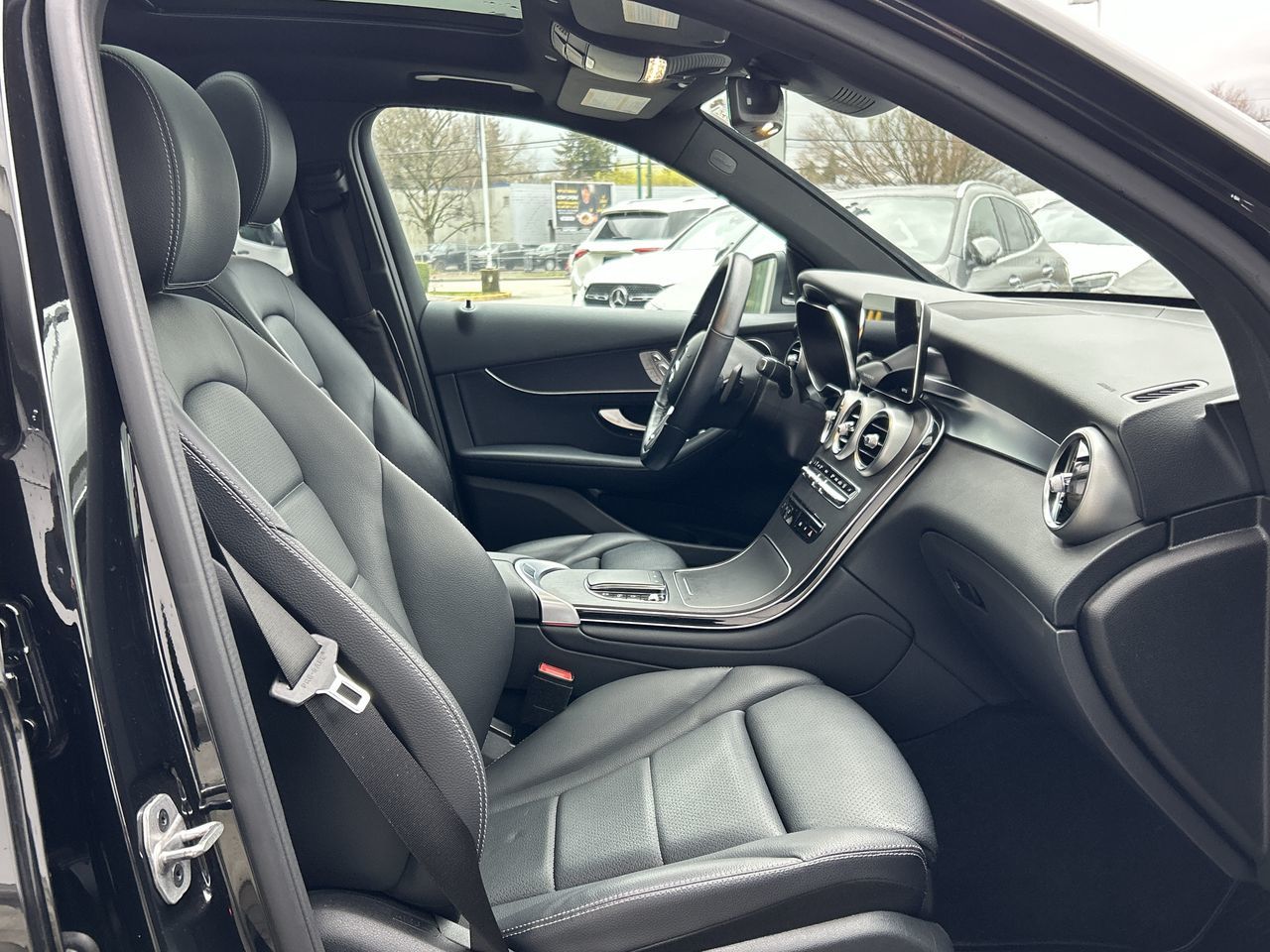 2022  GLC300