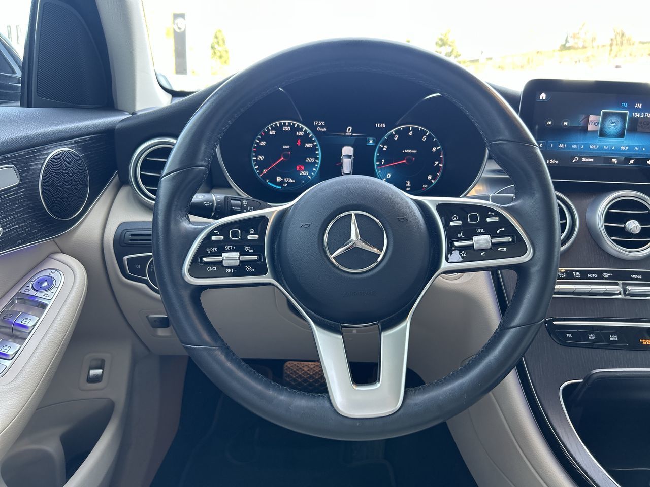 2022  GLC300