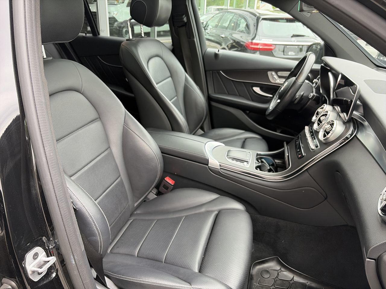 2022 Mercedes-Benz GLC300