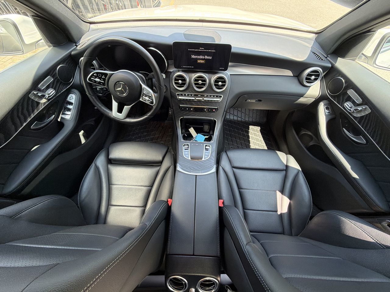 2022  GLC300