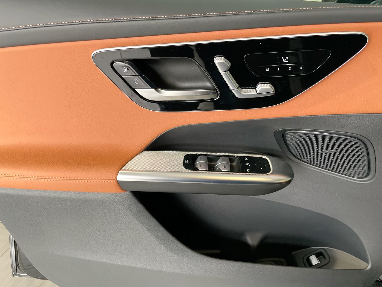 2023  GLC300