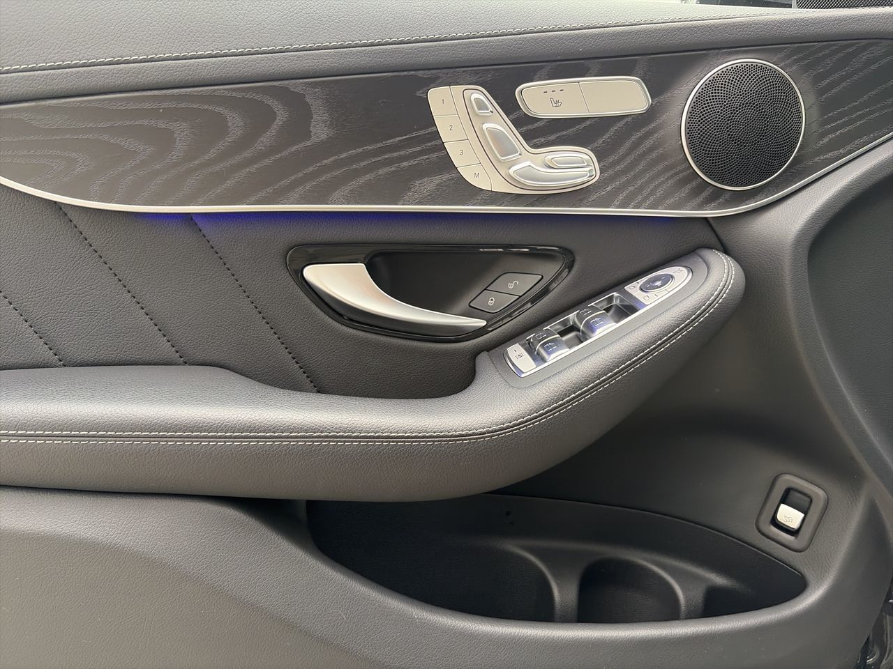 2023  GLC300
