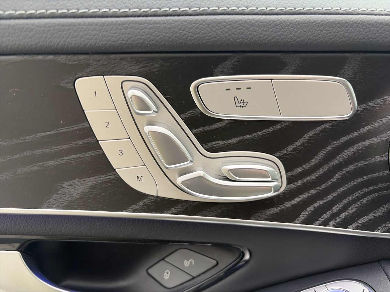 2023  GLC300