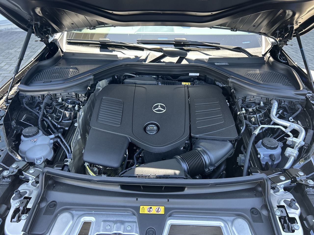 2025 Mercedes-Benz GLC300 in Vancouver, British Columbia