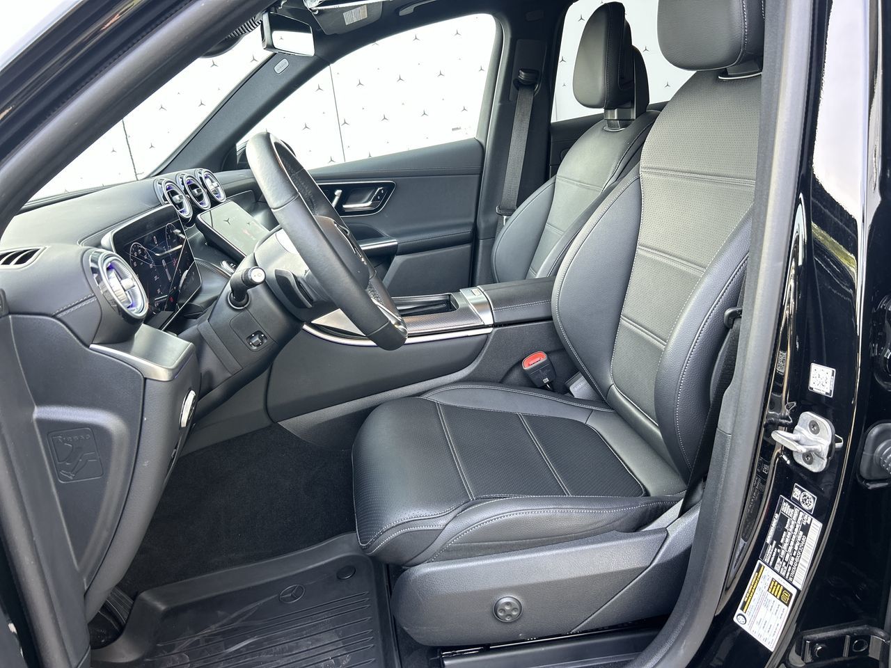 2025 Mercedes-Benz GLC300