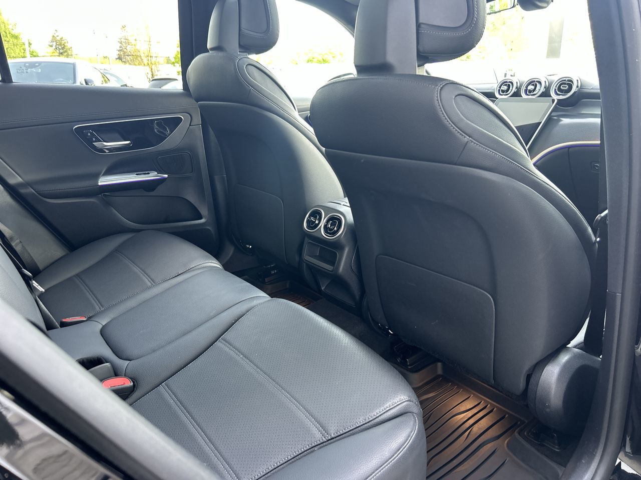 2025 Mercedes-Benz GLC300