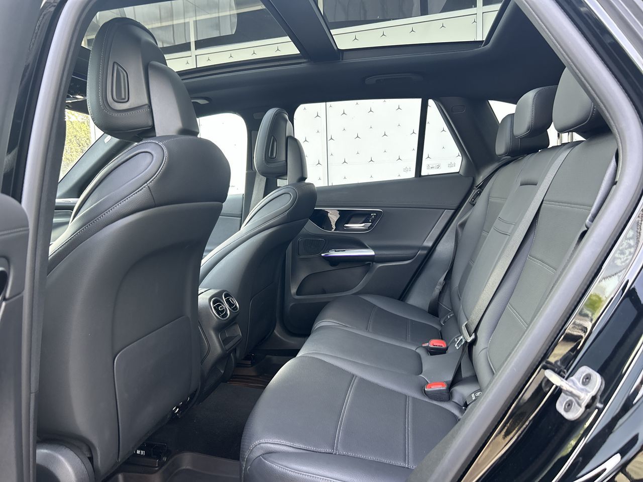 2025 Mercedes-Benz GLC300