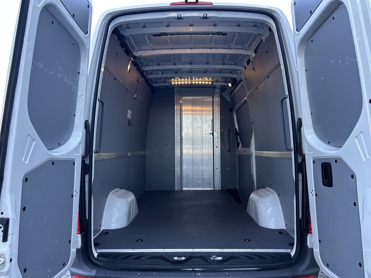 2023 Mercedes-Benz Sprinter 2500 Cargo 144