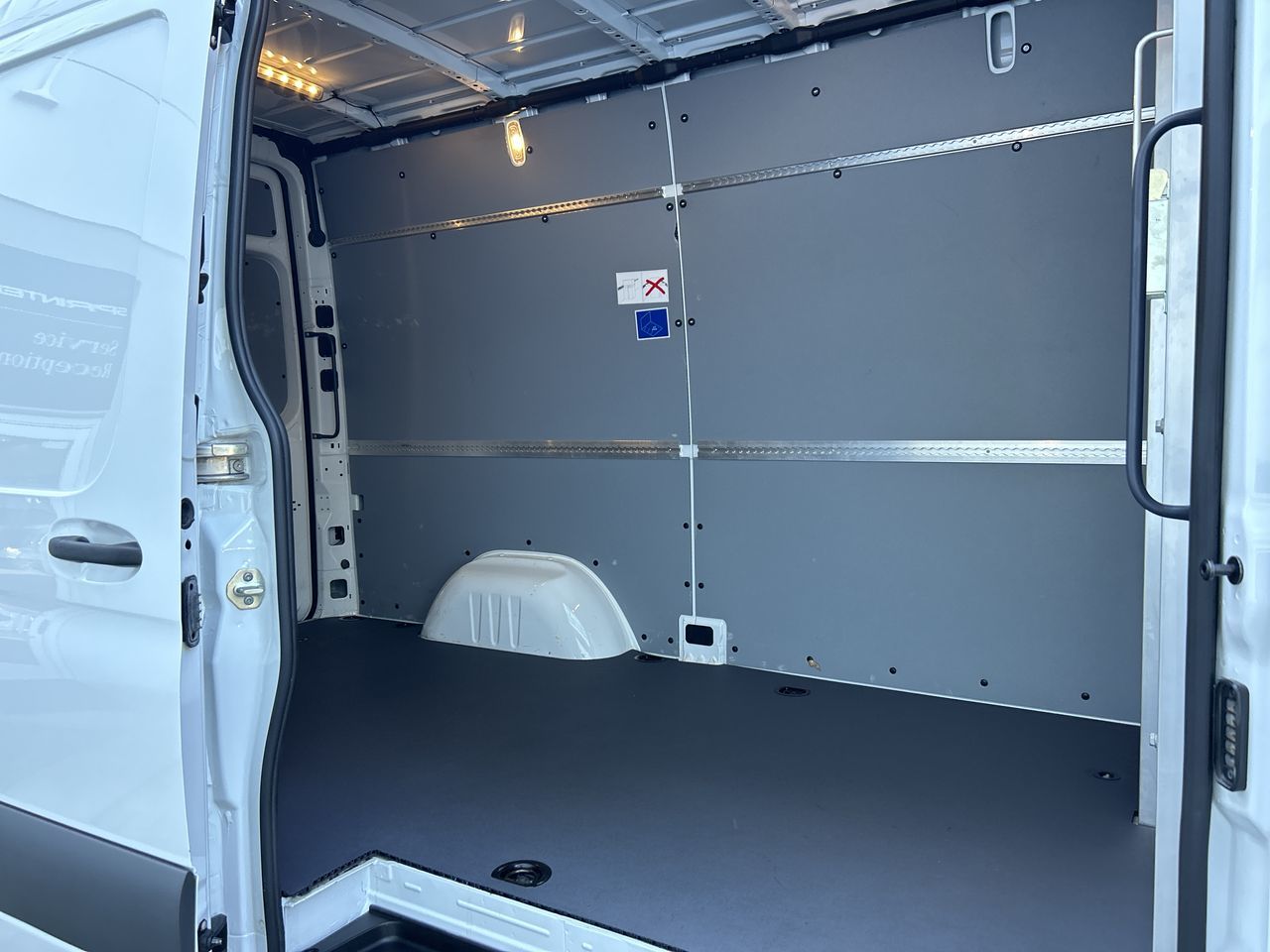 2023 Mercedes-Benz Sprinter 2500 Cargo 144
