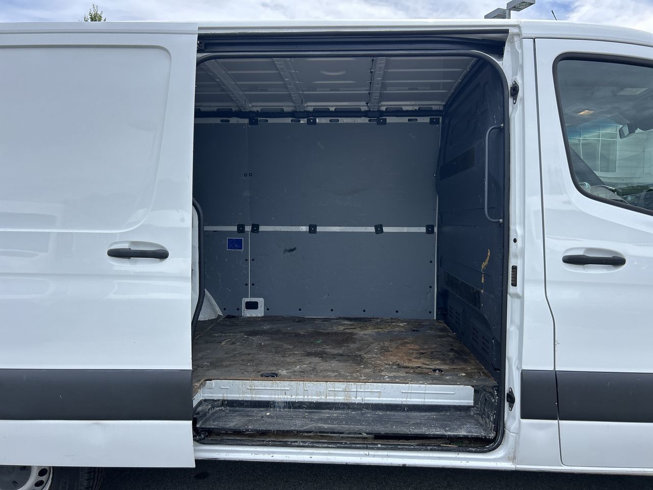 Mercedes-Benz Sprinter V6 2500 Cargo 144  2019 à Vancouver, Colombie-Britannique