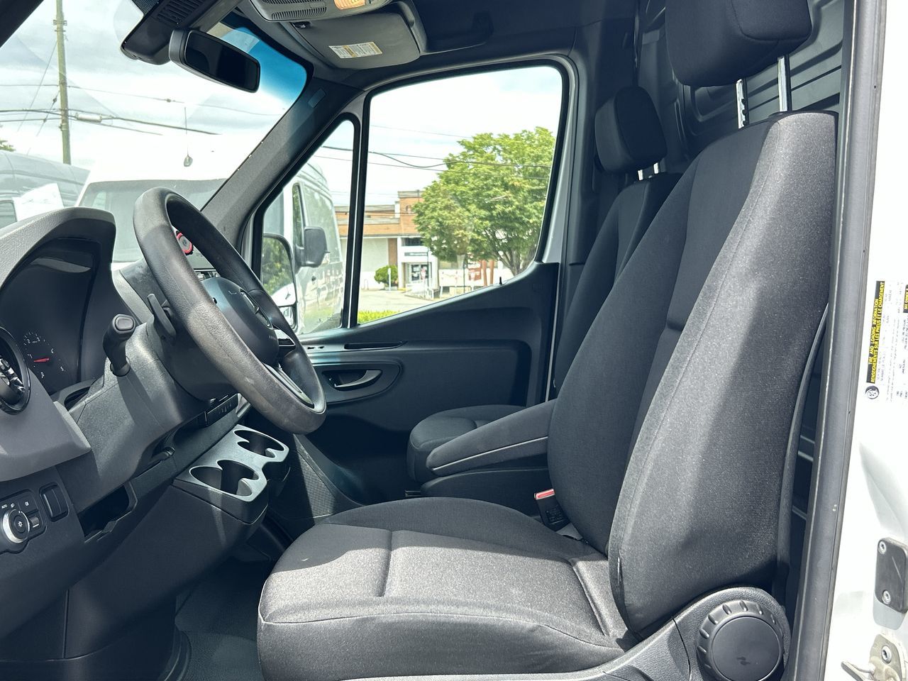 Mercedes-Benz Sprinter V6 2500 Cargo 144  2019 à Vancouver, Colombie-Britannique