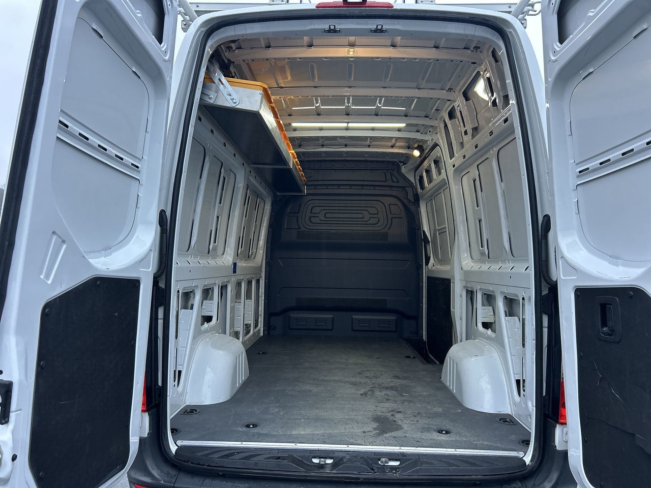 Mercedes-Benz Sprinter V6 2500 Cargo 144  2020 à Vancouver, Colombie-Britannique