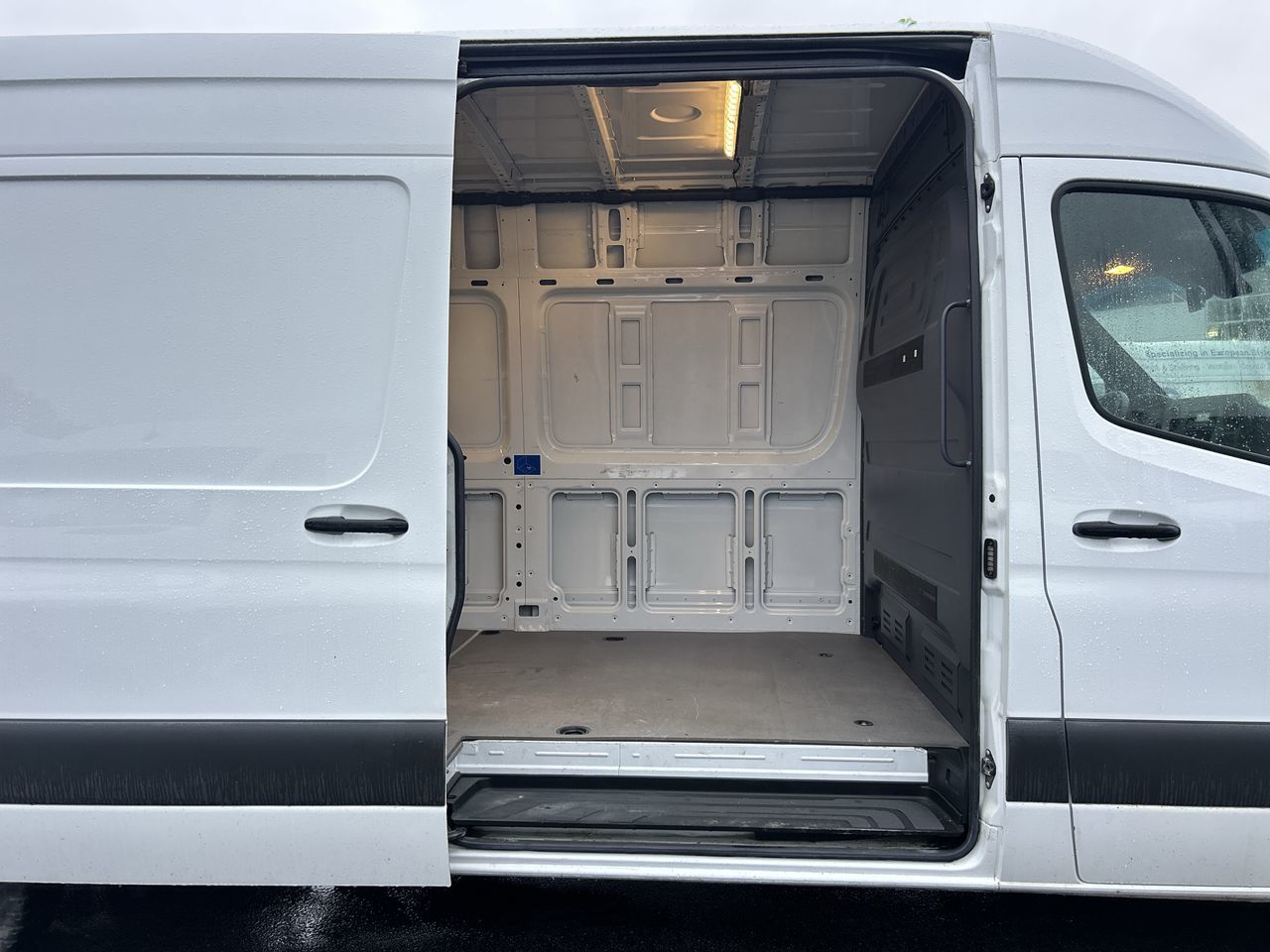 Mercedes-Benz Sprinter V6 2500 Cargo 170  2019 à Vancouver, Colombie-Britannique