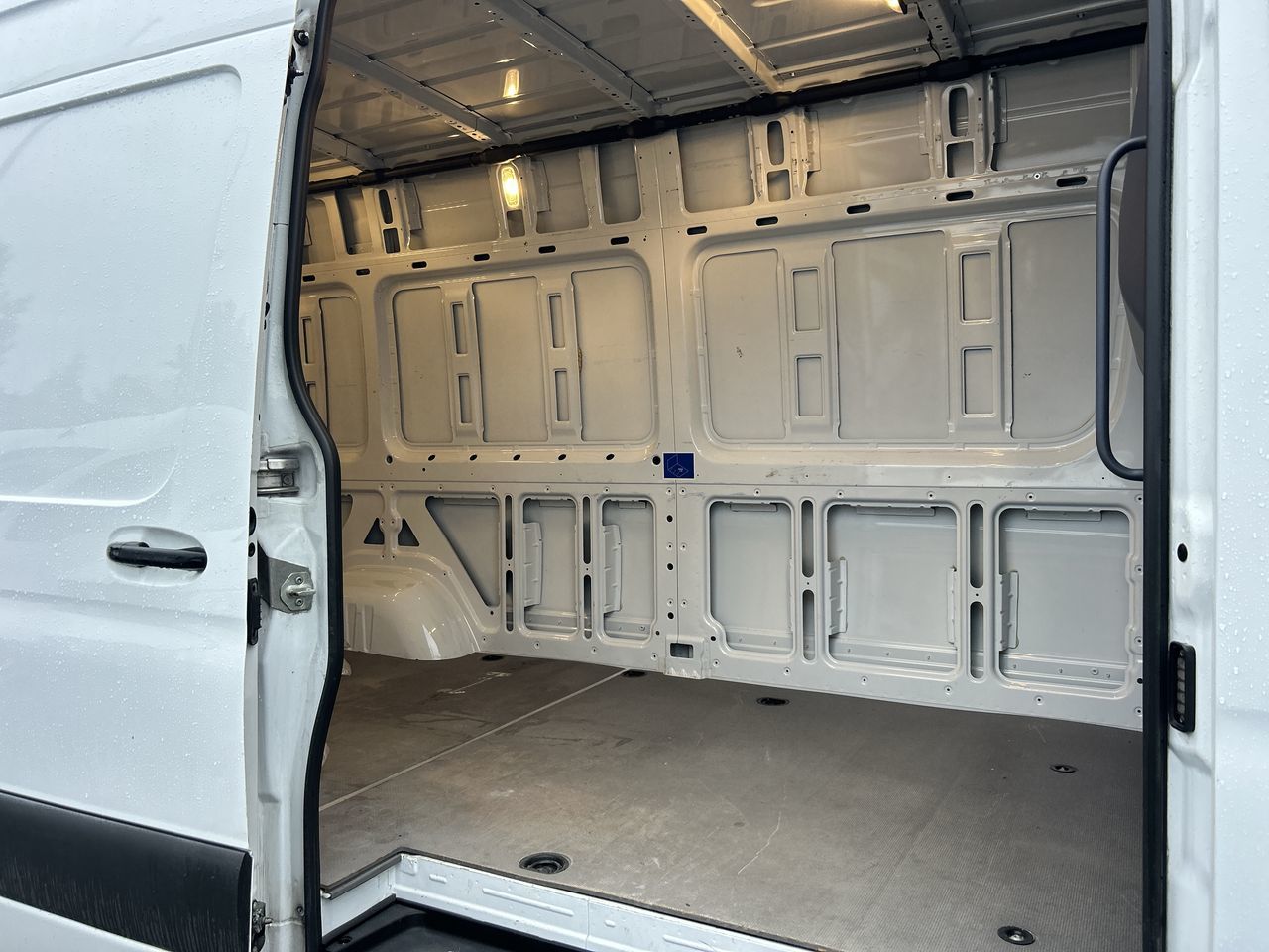 Mercedes-Benz Sprinter V6 2500 Cargo 170  2019 à Vancouver, Colombie-Britannique