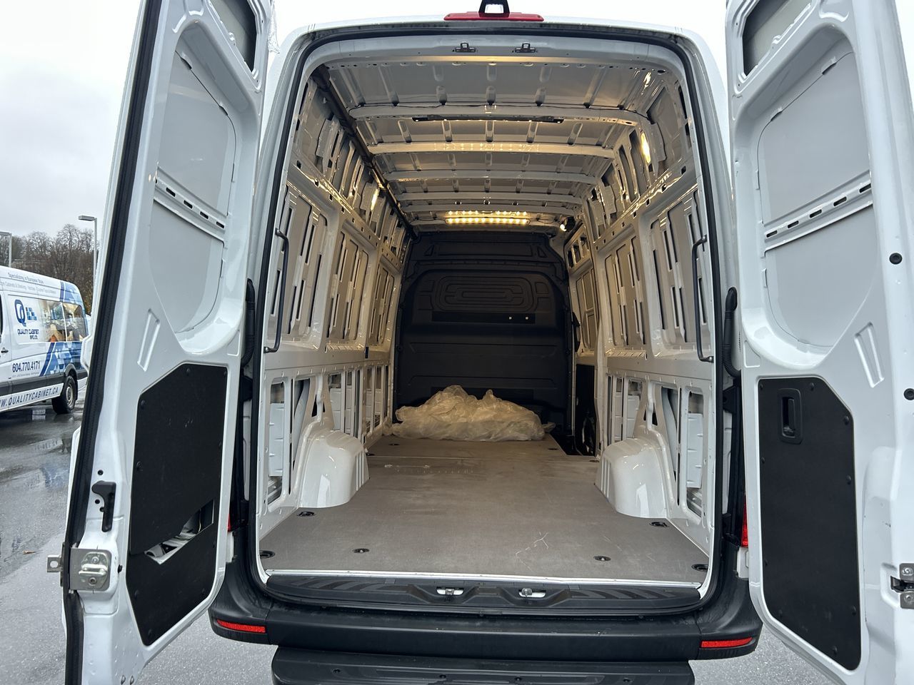 Mercedes-Benz Sprinter V6 2500 Cargo 170  2019 à Vancouver, Colombie-Britannique