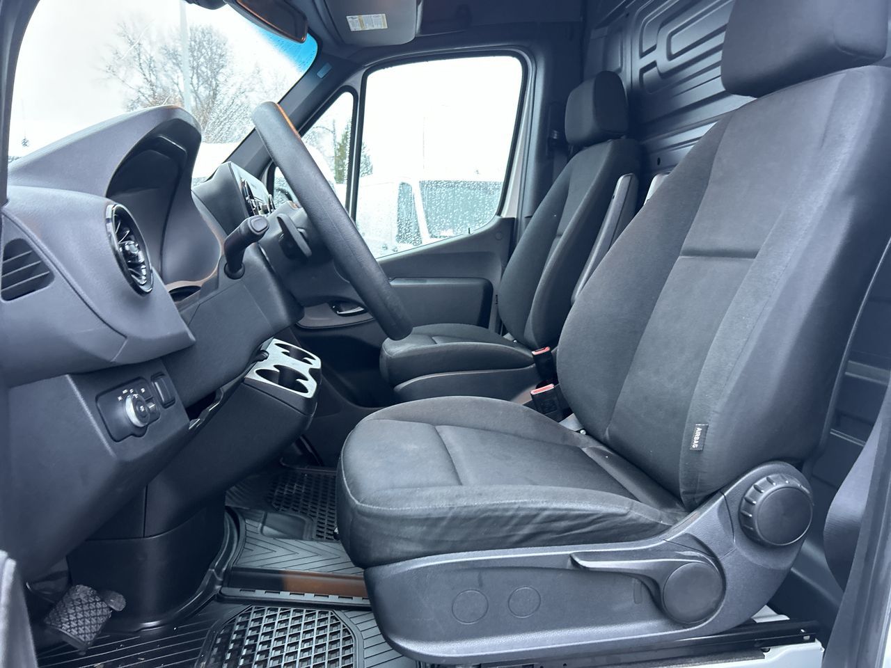 Mercedes-Benz Sprinter V6 2500 Cargo 170  2019 à Vancouver, Colombie-Britannique