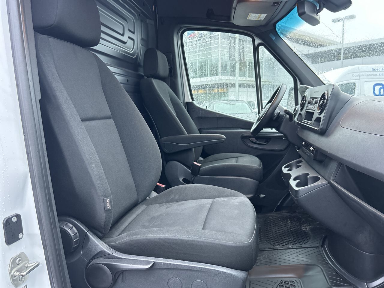 Mercedes-Benz Sprinter V6 2500 Cargo 170  2019 à Vancouver, Colombie-Britannique