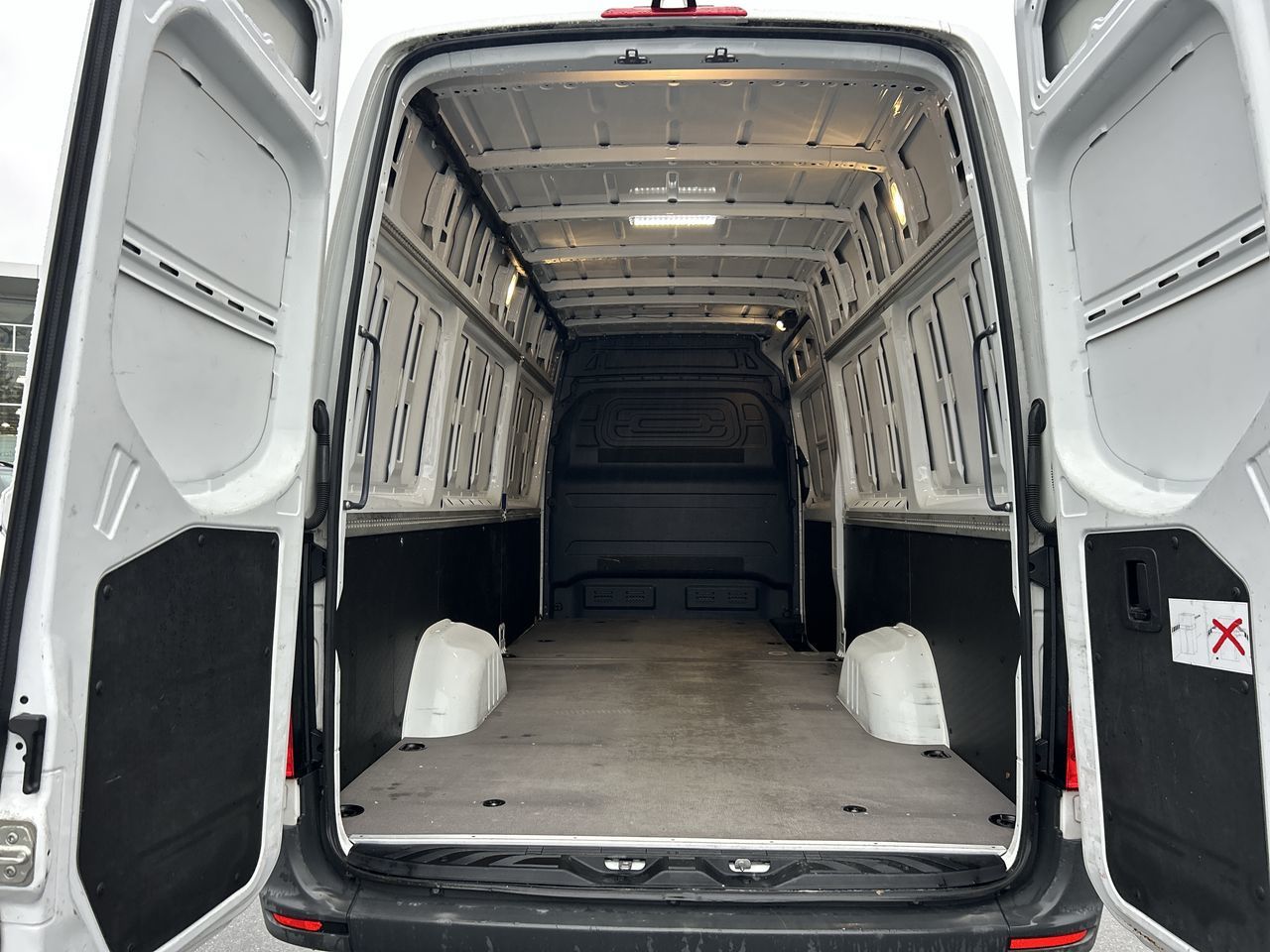 Mercedes-Benz Sprinter V6 2500 Cargo 170  2019 à Vancouver, Colombie-Britannique