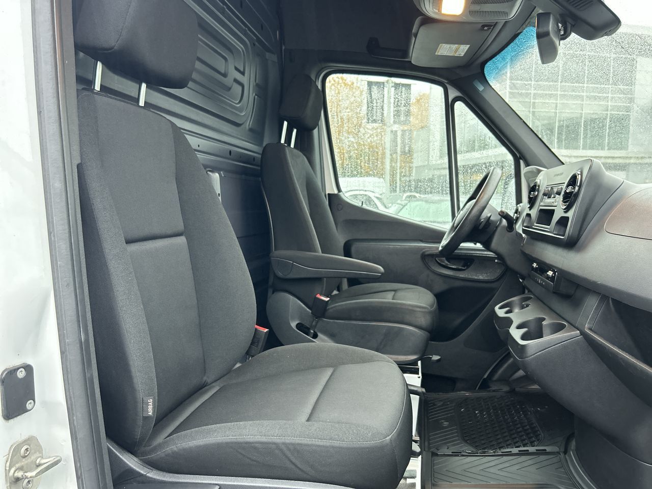 Mercedes-Benz Sprinter V6 2500 Cargo 170  2019 à Vancouver, Colombie-Britannique