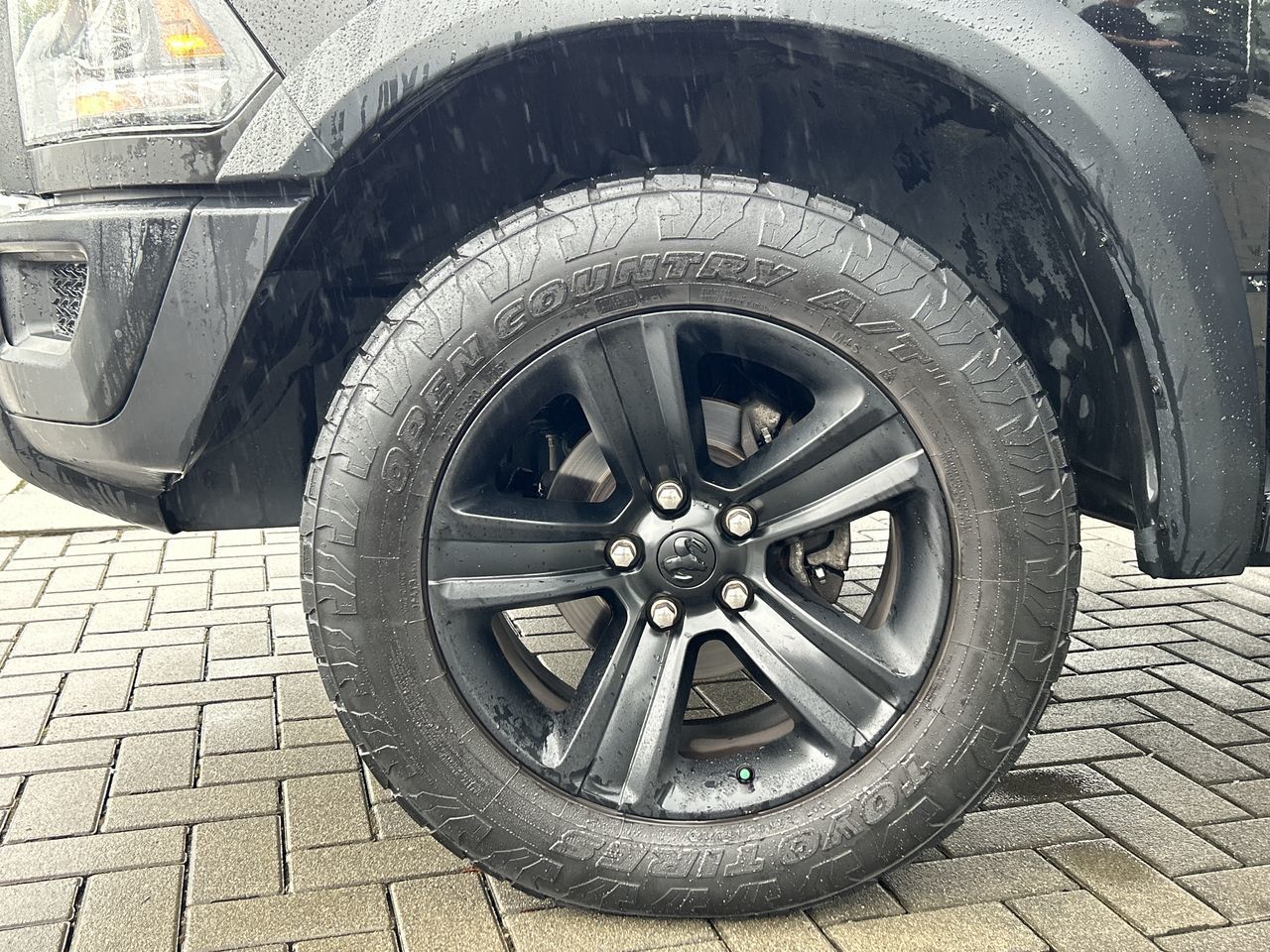 Ram RAM 1500 Classic Crew Cab 4x4 (DS)  2022 à Vancouver, Colombie-Britannique
