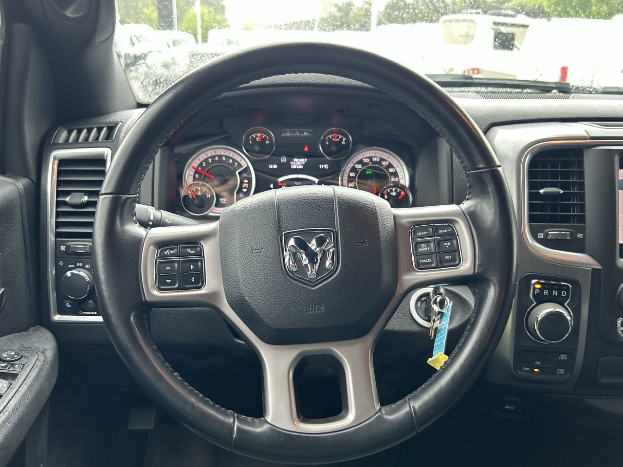 Ram RAM 1500 Classic Crew Cab 4x4 (DS)  2022 à Vancouver, Colombie-Britannique