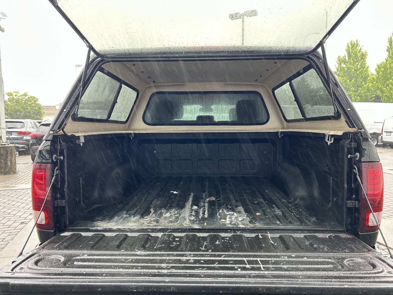 Ram RAM 1500 Classic Crew Cab 4x4 (DS)  2022 à Vancouver, Colombie-Britannique