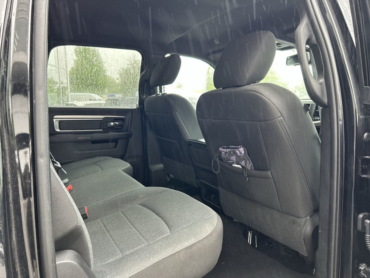 Ram RAM 1500 Classic Crew Cab 4x4 (DS)  2022 à Vancouver, Colombie-Britannique