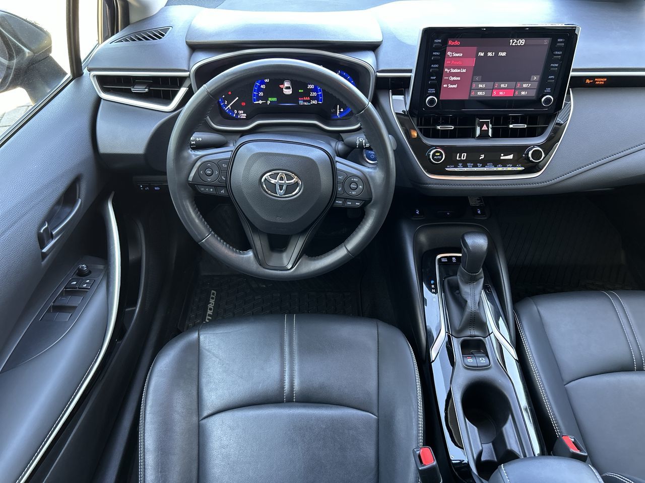 Toyota COROLLA HYBRID  2022 à Vancouver, Colombie-Britannique