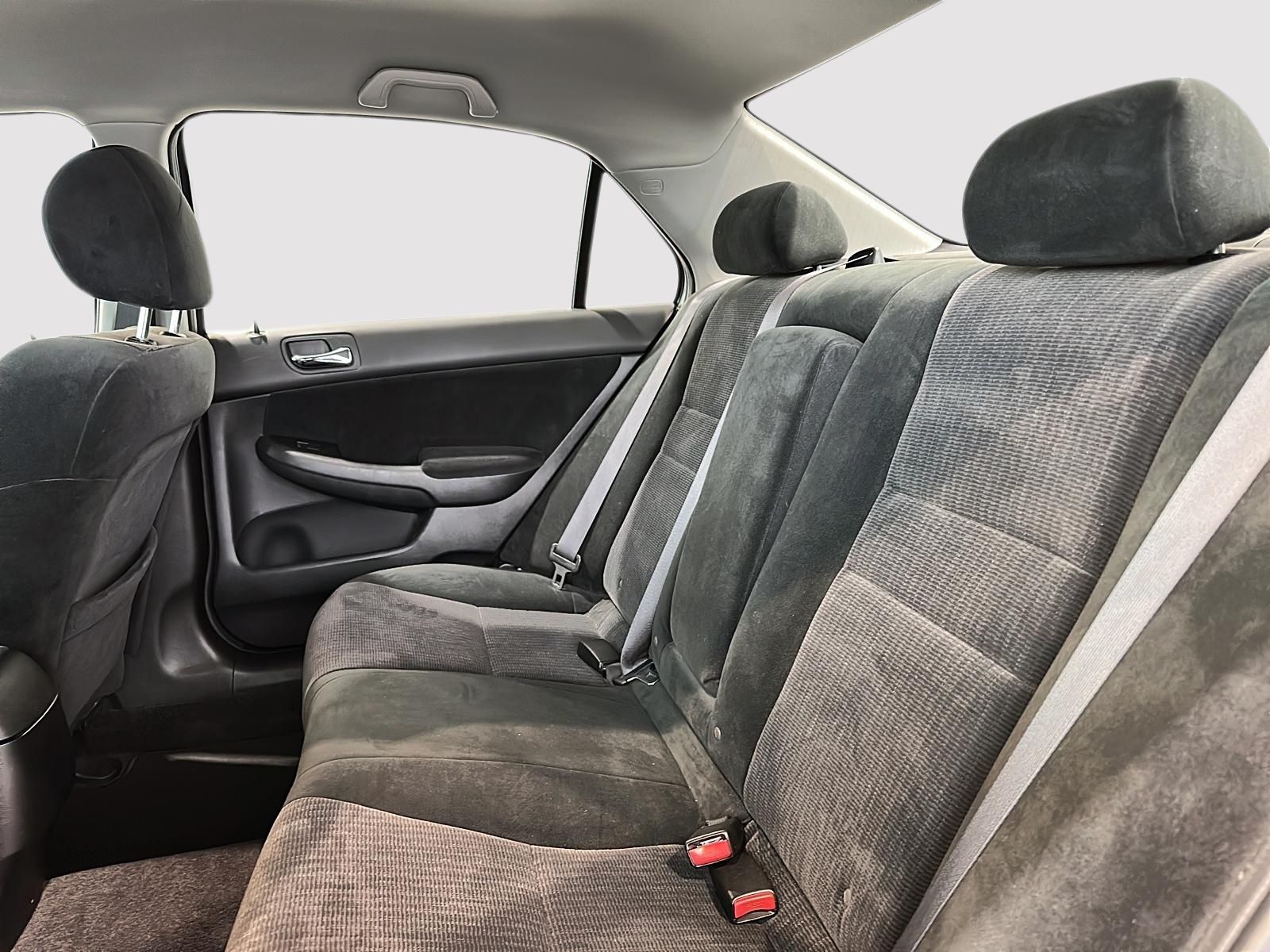 Photo 2005 Honda Accord Sedan LX-G at #4