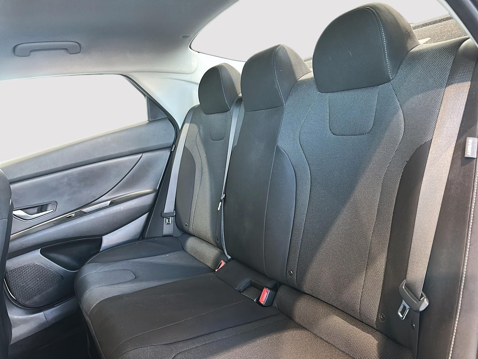 Photo 2025 Hyundai Elantra Essential IVT #4