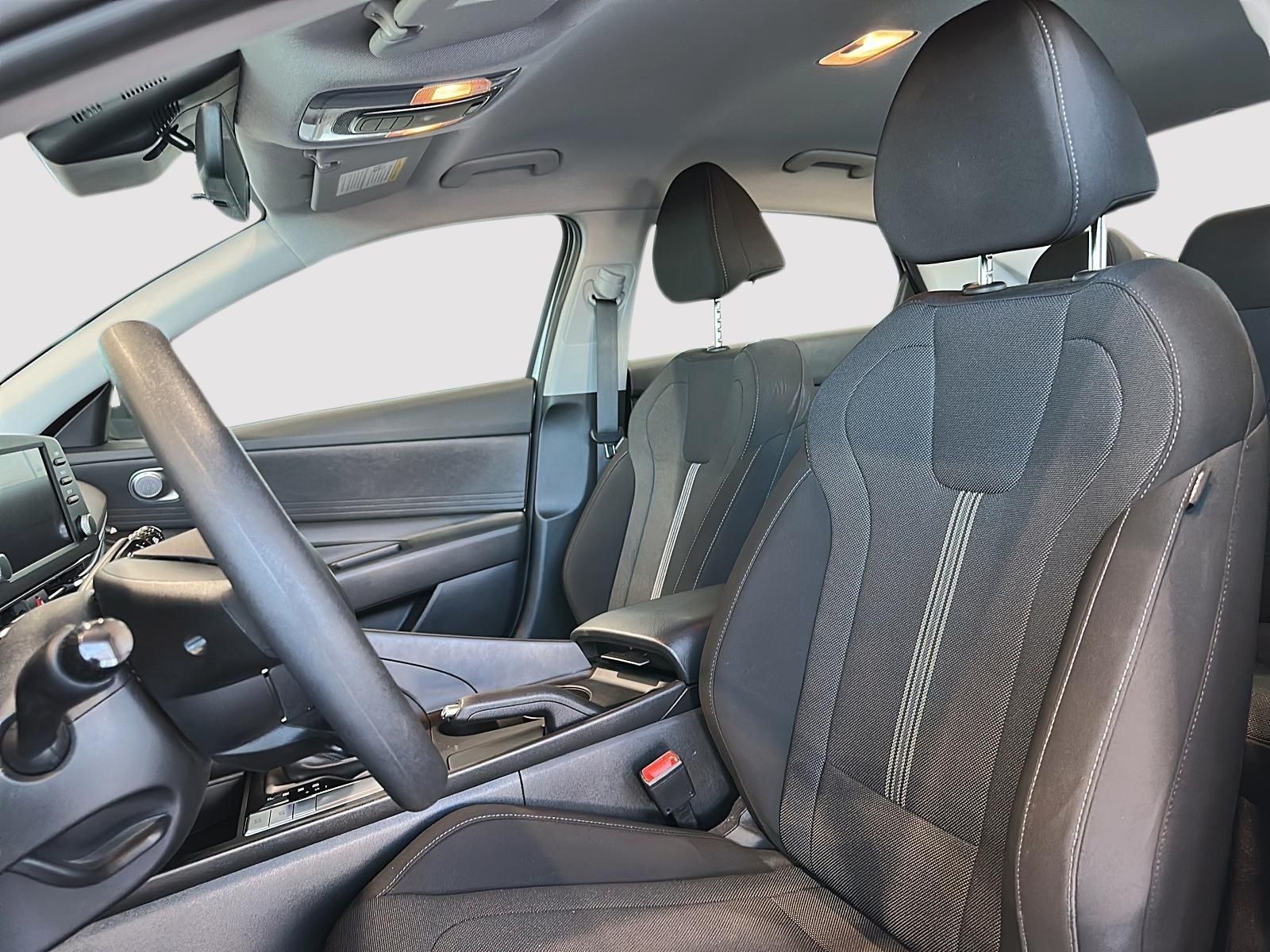 Photo 2025 Hyundai Elantra Essential IVT #3