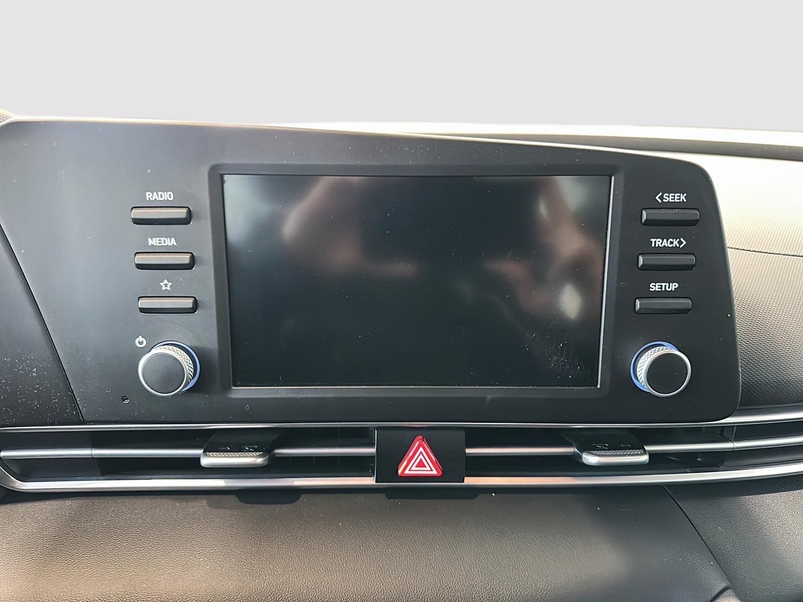 Photo 2025 Hyundai Elantra Essential IVT #7