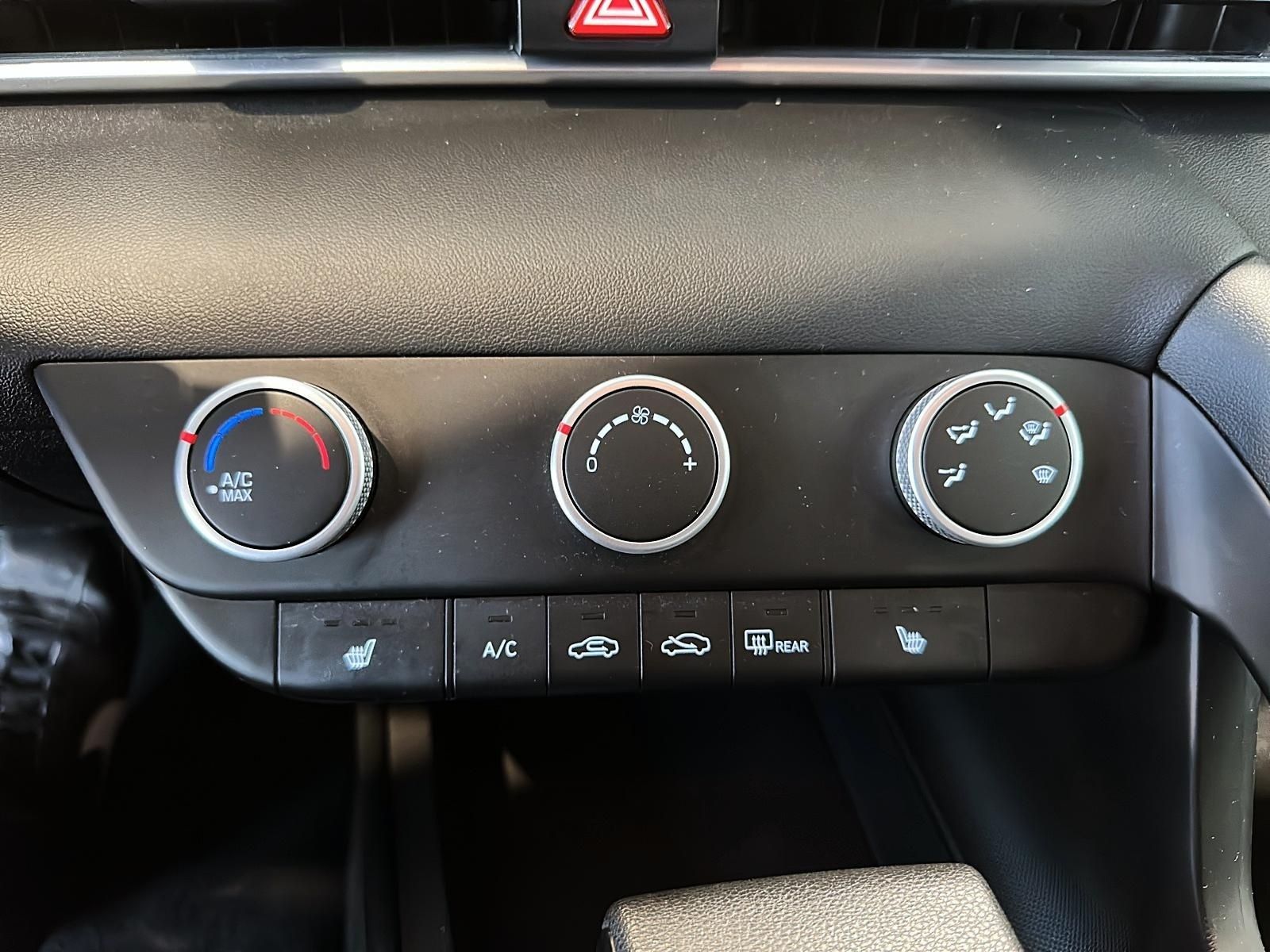 Photo 2025 Hyundai Elantra Essential IVT #8