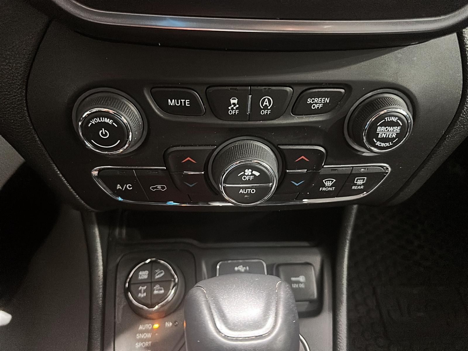 Photo 2020 Jeep Cherokee 4x4 Trailhawk #8