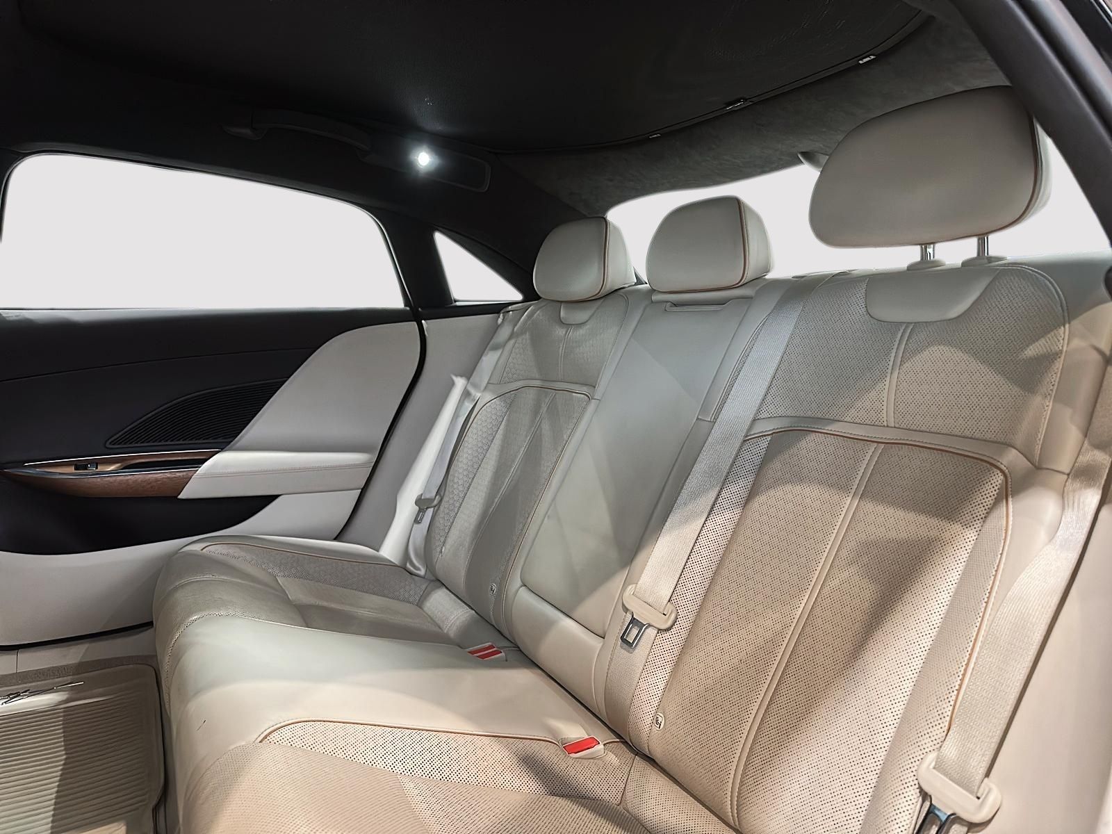 Photo 2022 Lucid Air Grand Touring #4