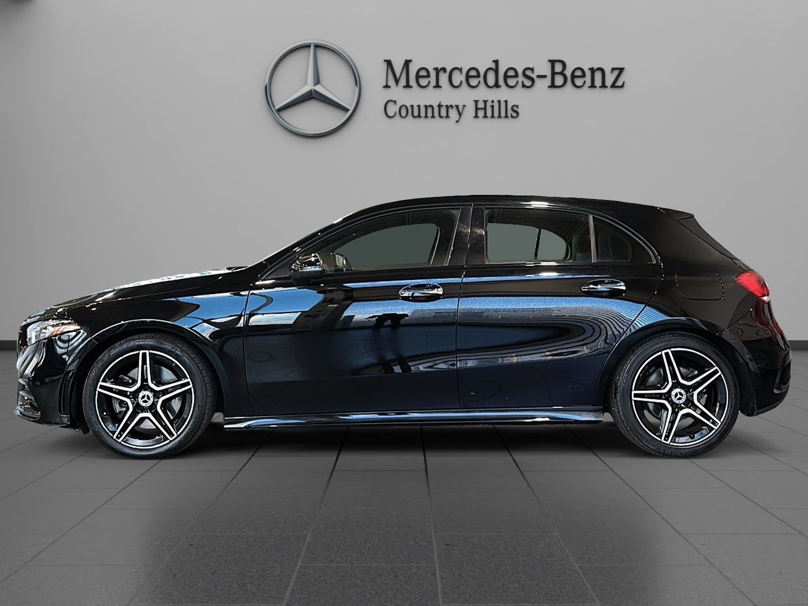 Photo 2022 Mercedes-Benz A250 4MATIC Hatch #2