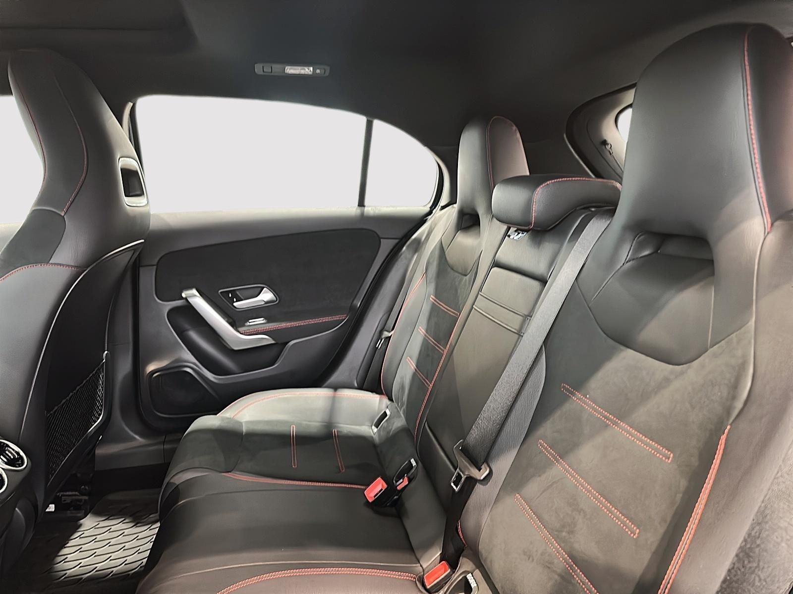 Photo 2022 Mercedes-Benz A250 4MATIC Hatch #4