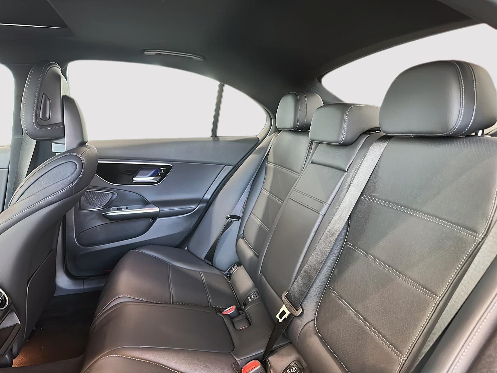 Photo 2026 Mercedes-Benz C-Class 300 4MATIC Sedan #4