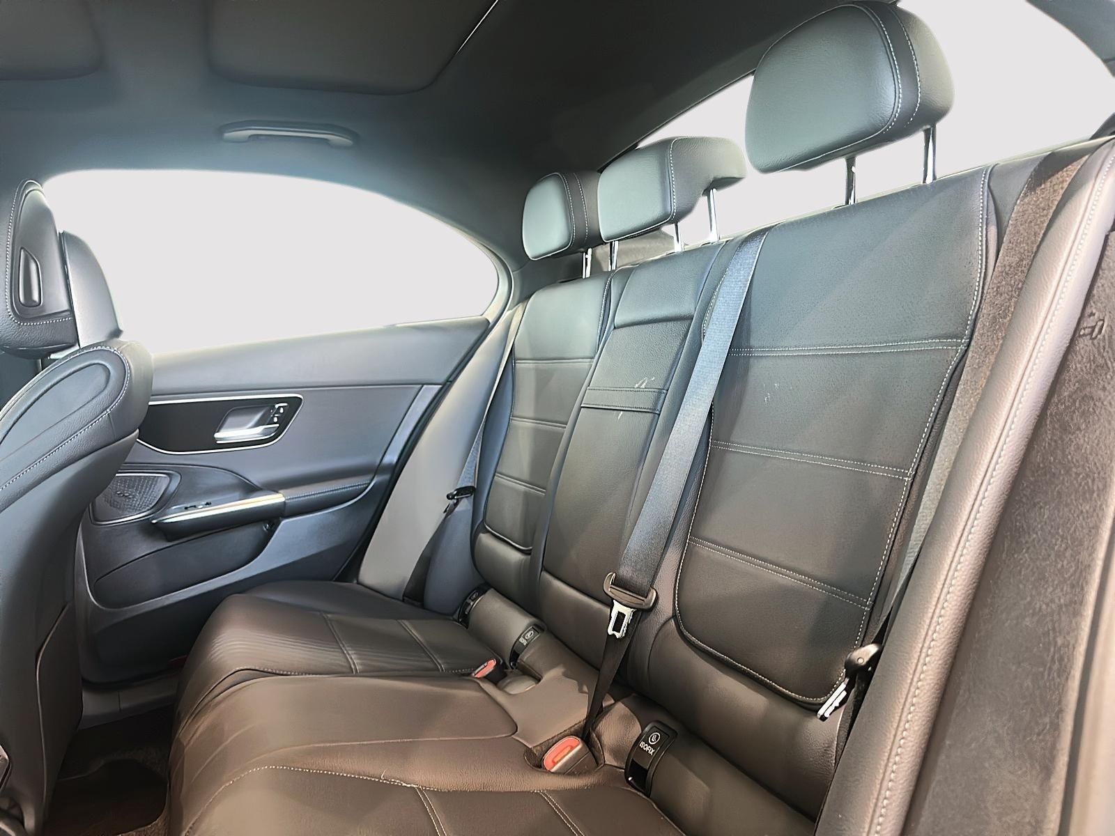 Photo 2027 Mercedes-Benz C-Class 300 4M Sedan #4