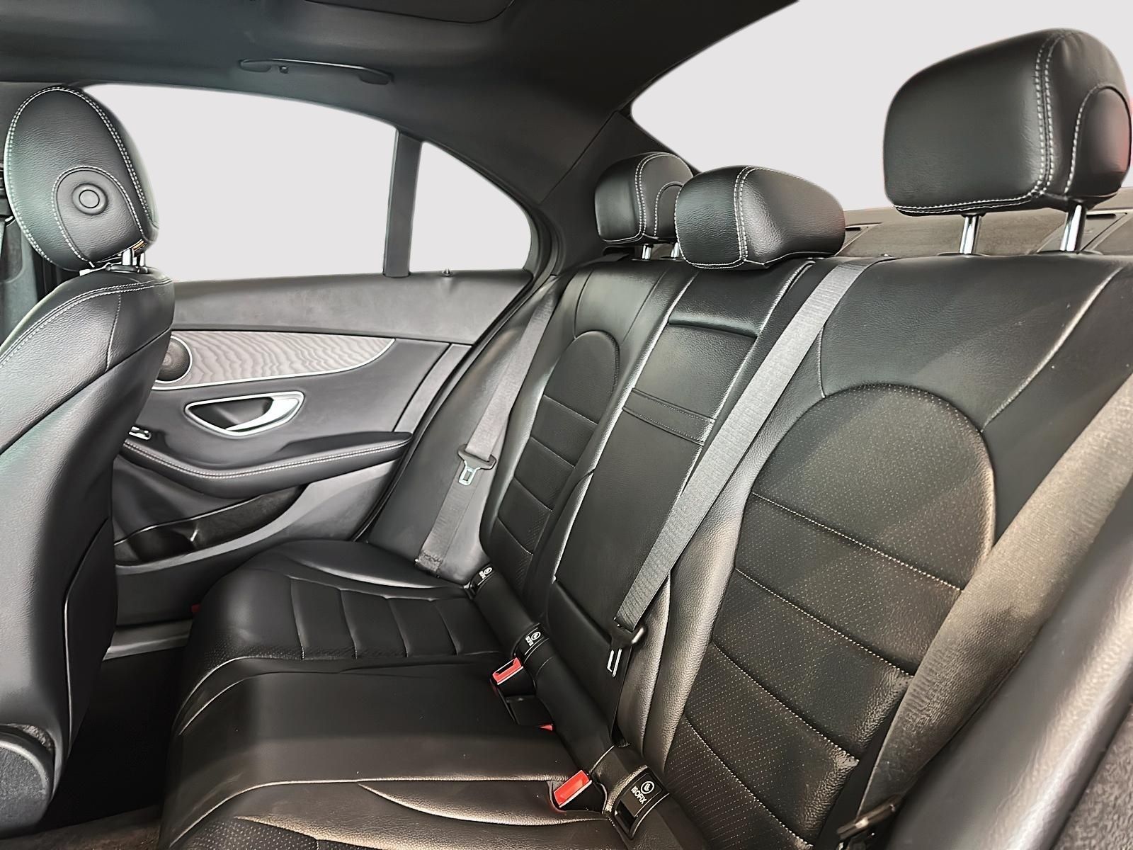 Photo 2019 Mercedes-Benz C300 4MATIC Sedan #4