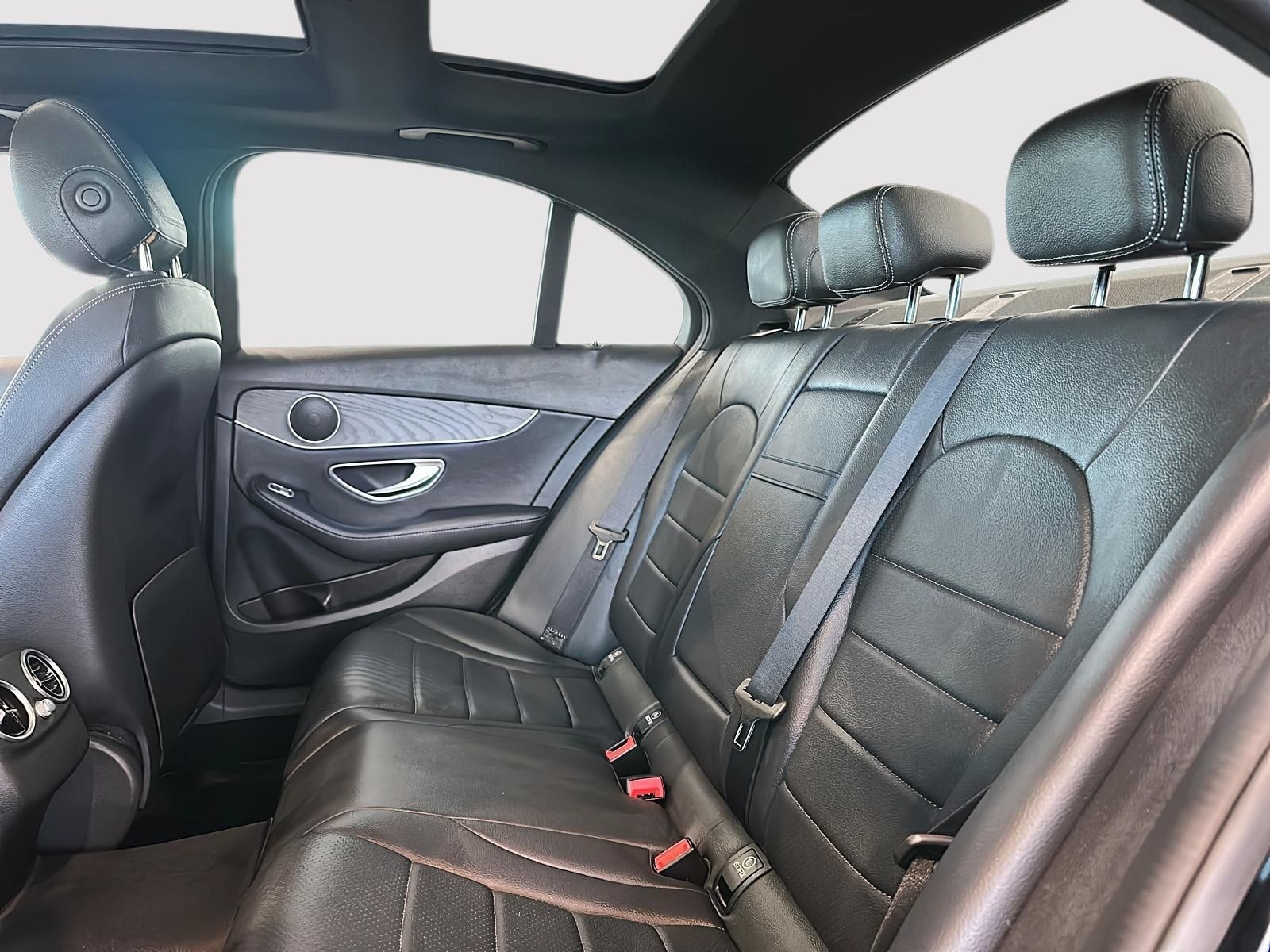 Photo 2019 Mercedes-Benz C300 4MATIC Sedan #4