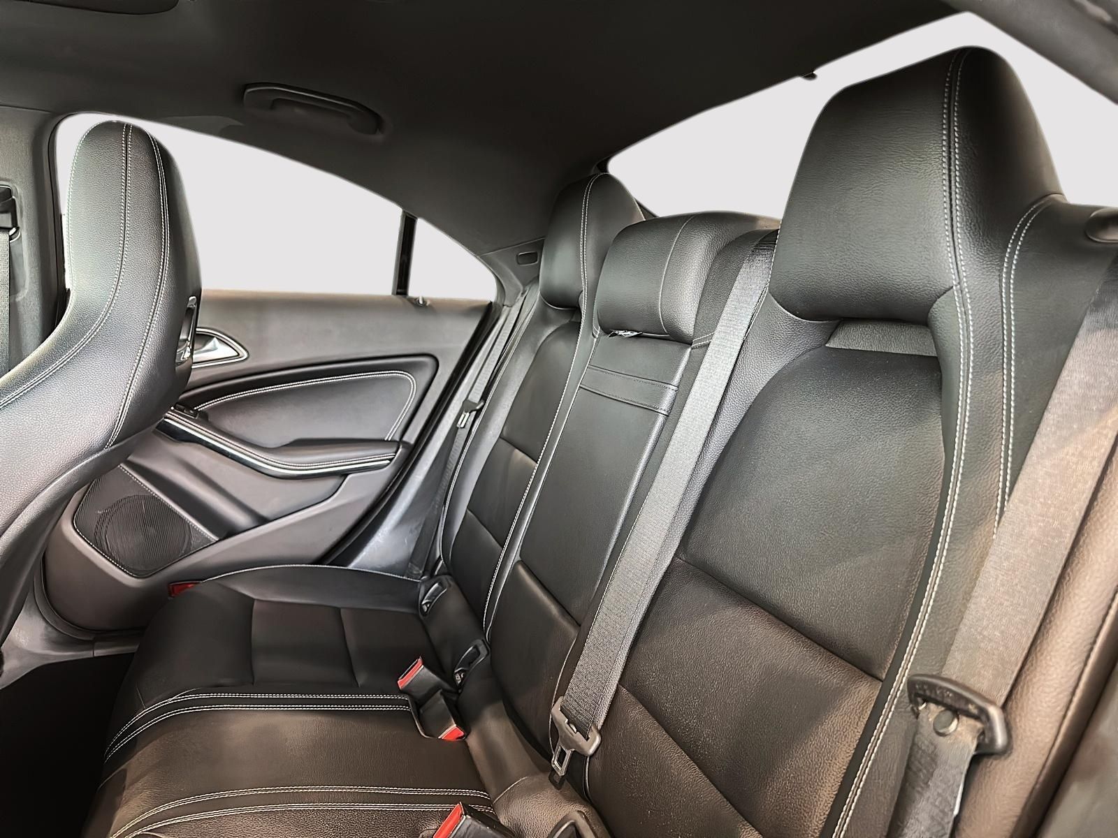 Photo 2018 Mercedes-Benz CLA250 4MATIC #4