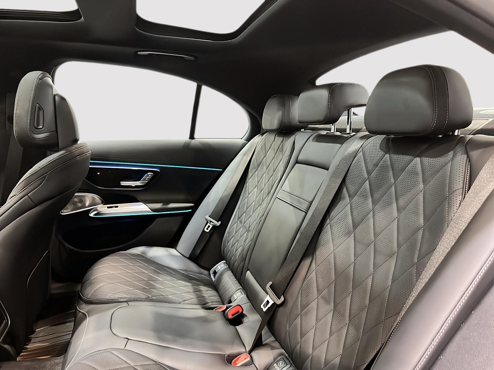 2026 Mercedes Benz E 450 4MATIC photo 4